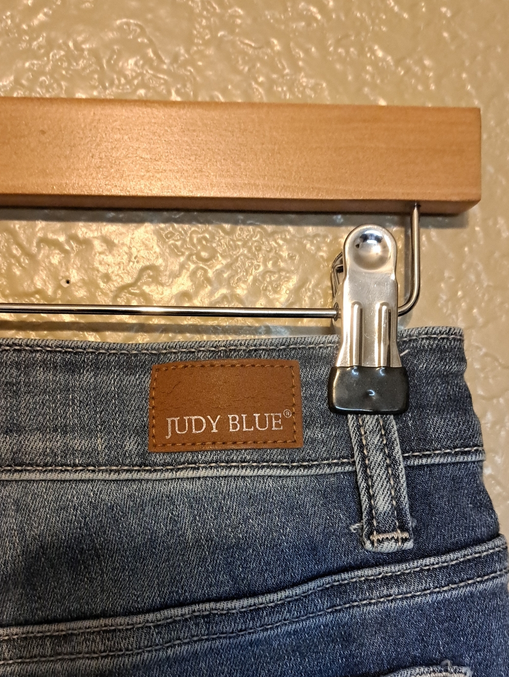 Judy Blue Medium Wash Distressed Skinny Jeans. Size 7/28. - Picture 5 of 13